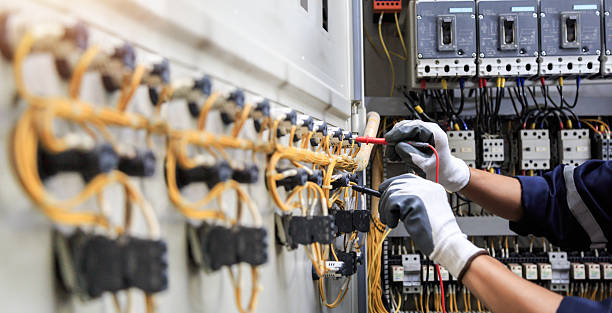 Professional Electrician technician working in Southgate, MI